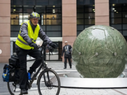 german politician cycling for donation for Ukraine