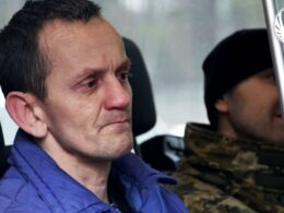 25 Severely ill and wounded Ukrainian POWs return home from Russian captivity on 15 January.