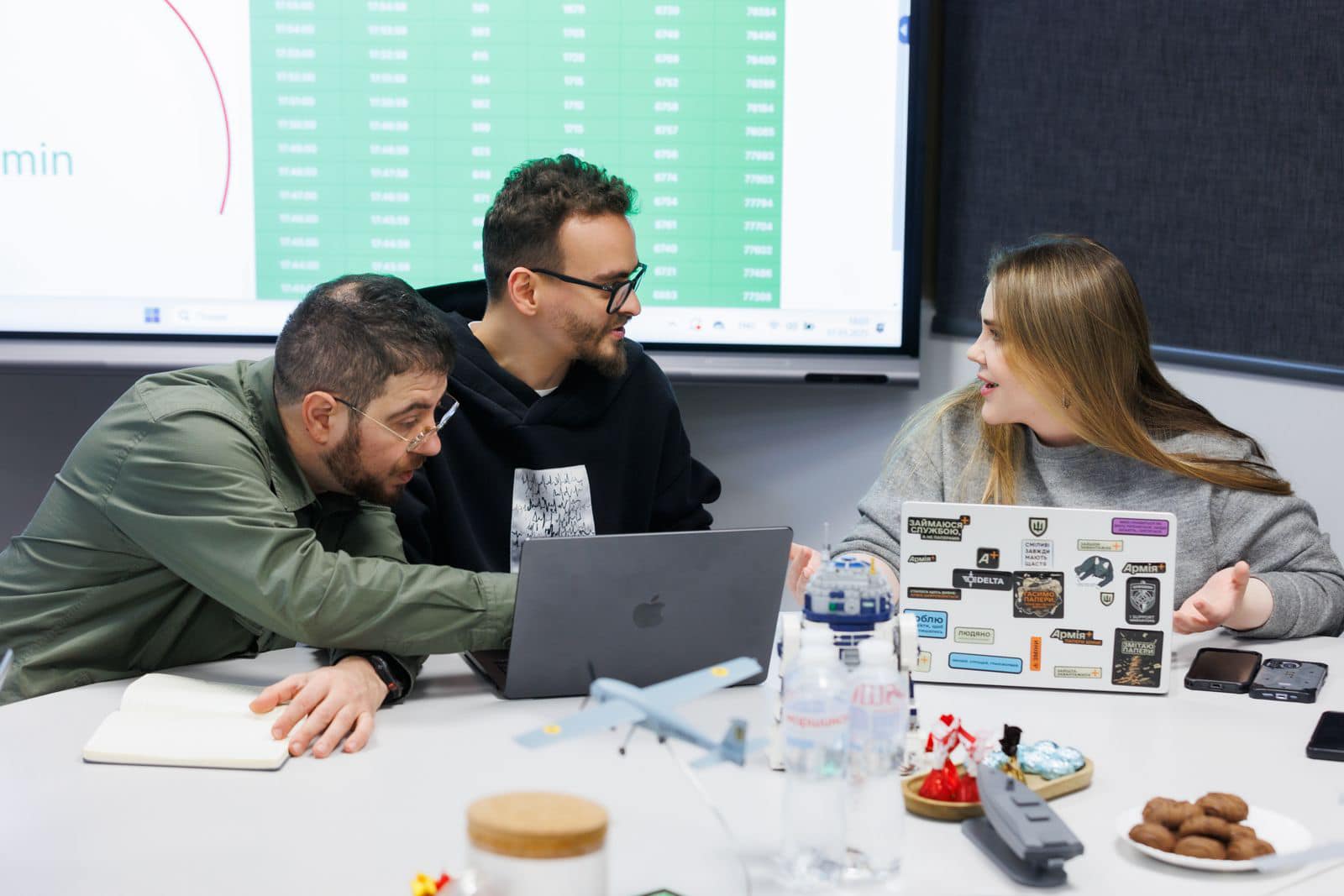 The Ministry of Defense employees during an online voting for members of the Anti-Corruption Council on 7 January 2025.