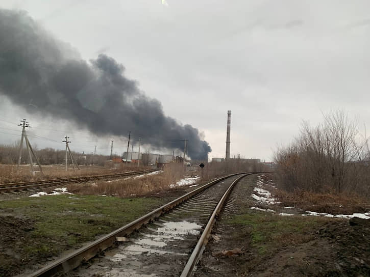 oil depot fire engels saratov oblast russia its fourth day 11 2025 ksr_000119_00011_1_t222_202900 ukraine news ukrainian reports