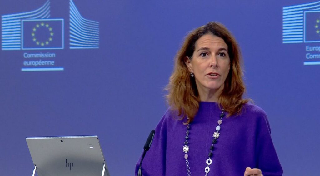 eu dismisses ft report linking russian gas talks ukraine peace deal european commission chief spokesperson paula pinho during briefing 30 2025 audiovisualeceuropaeu maintains its position gradually eliminating imports while separating