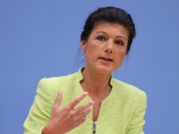 german pro-russian politician Sahra-Wagenknecht