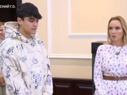 Russian Children’s Rights Commissioner Maria Lvova-Belova and her Ukrainian "adopted son" Pylyp from occupied Mariupol.