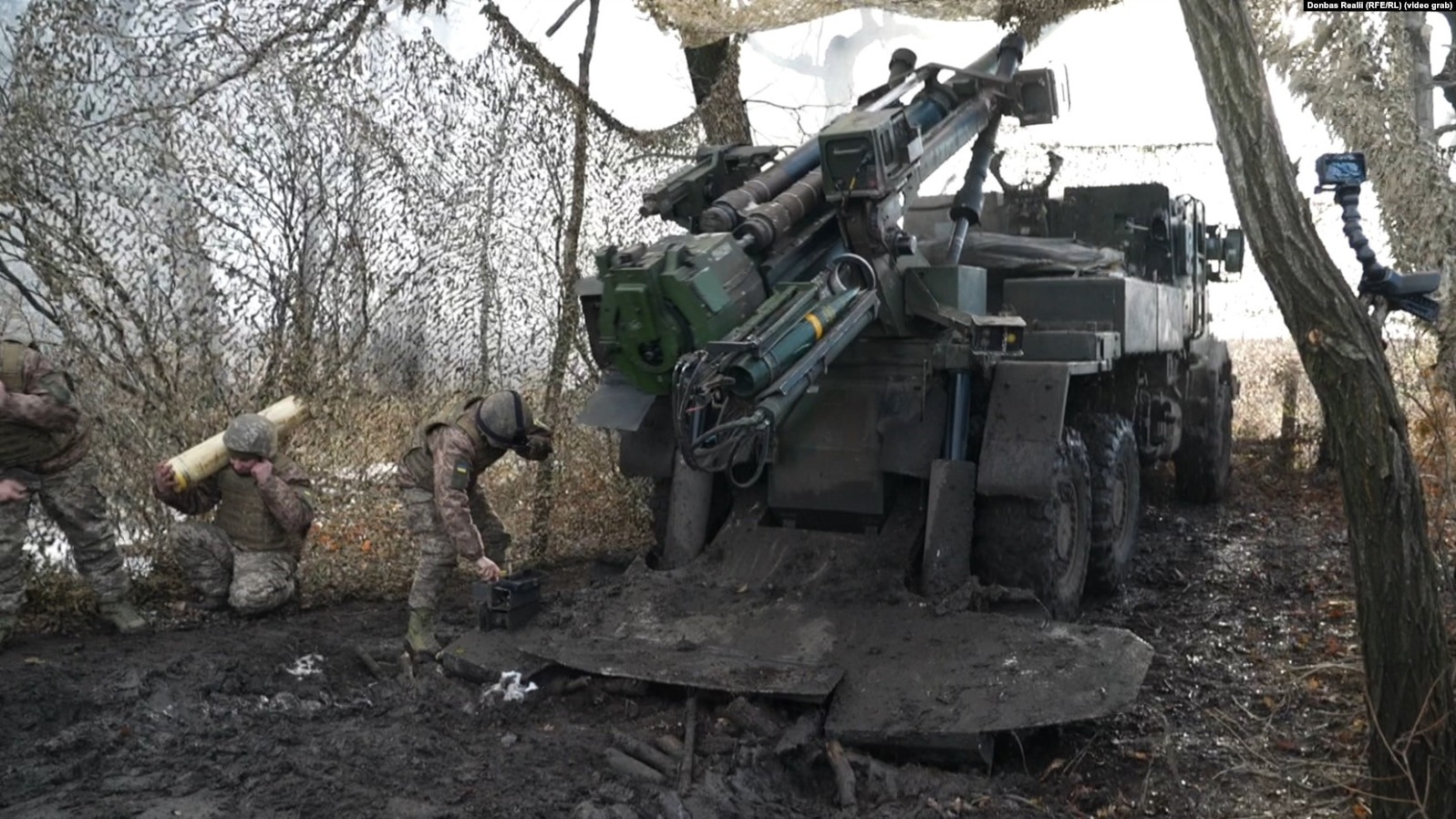 ukrainian gunners praise caesar howitzers' precision mobility howitzer crew fires russian infantry donbasrealii pokrovsk 55th artillery brigade effectively utilizes howitzers against forces near donetsk's focal point russia’s months-long offensive french-supplied