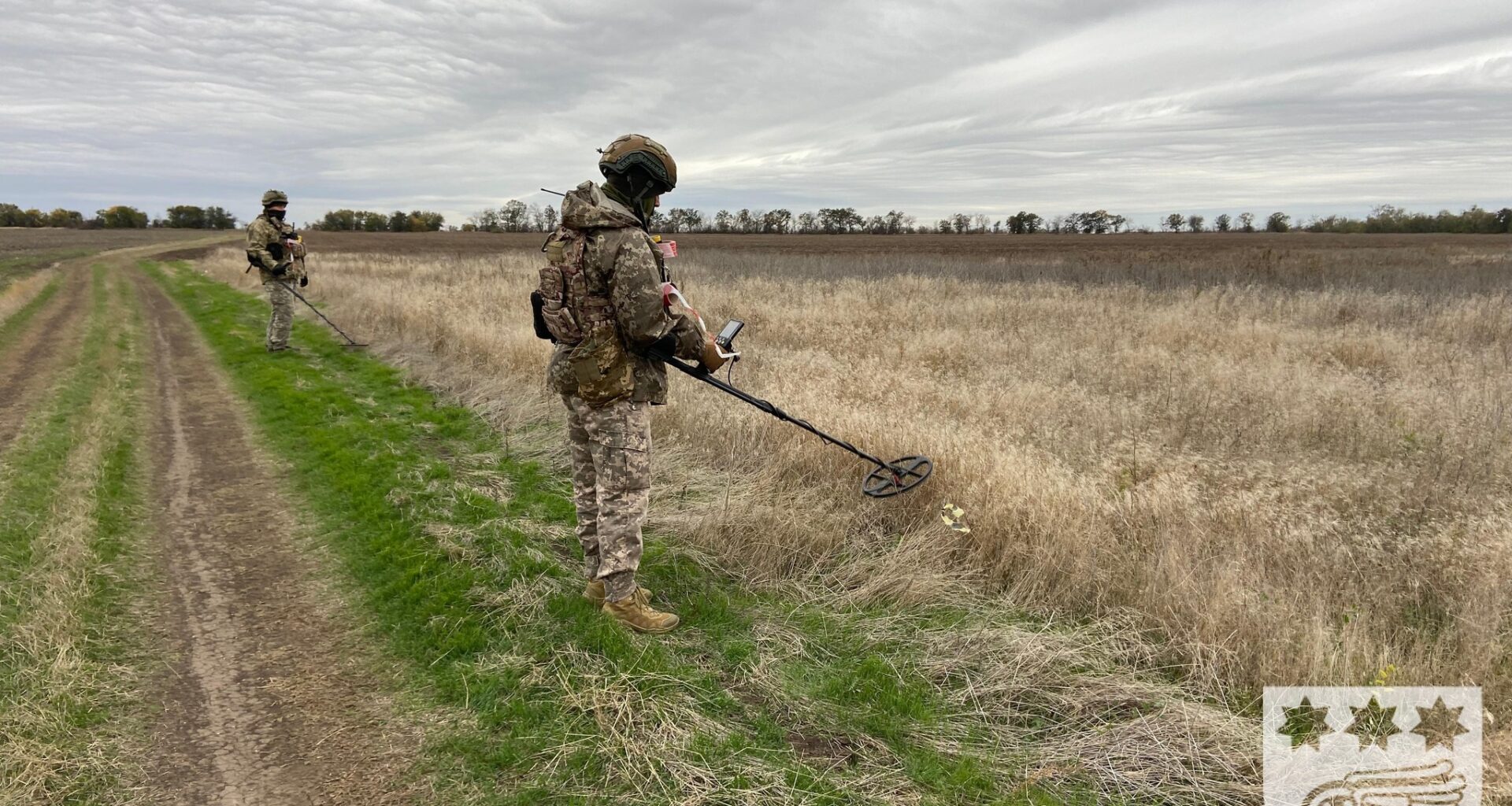 ukraine's sappers clear about 30 km² neutralize over 1500 explosives one week ate special transport service defense ministry clearing mines state says its cleared 276718 hectares territory neutralized 1557 explosive