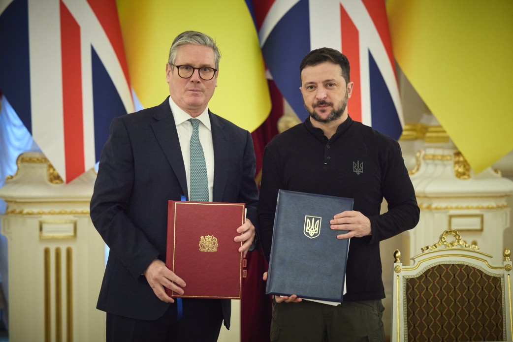 uk pm starmer urges european allies increase ukraine support prime minister united kingdom keir (left) president volodymyr zelenskyy (right) presidentgovua news ukrainian reports