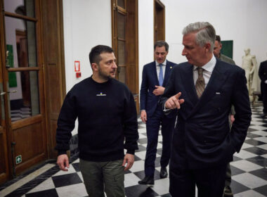 ft eu eyes belgian king hungary threatens block russia sanctions renewal president ukraine volodymyr zelenskyy (l) meeting philippe belgium (r) brussels 10 2023 presidentgovua zelenskyy-philippe officials developing contingency plans including