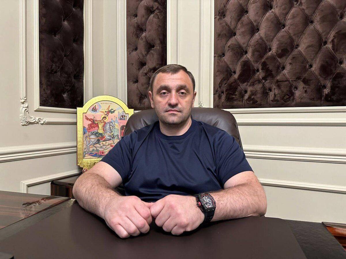 46-year-old Armen Sarkisyan wanted in Ukraine was assassinated in an elite Moscow residential complex.