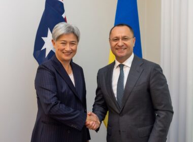 Ambassador of Ukraine to Australia and New Zealand Vasyl Myroshnychenko (right) and Leader of the Australian Government in the Senate Penny Wong (left).