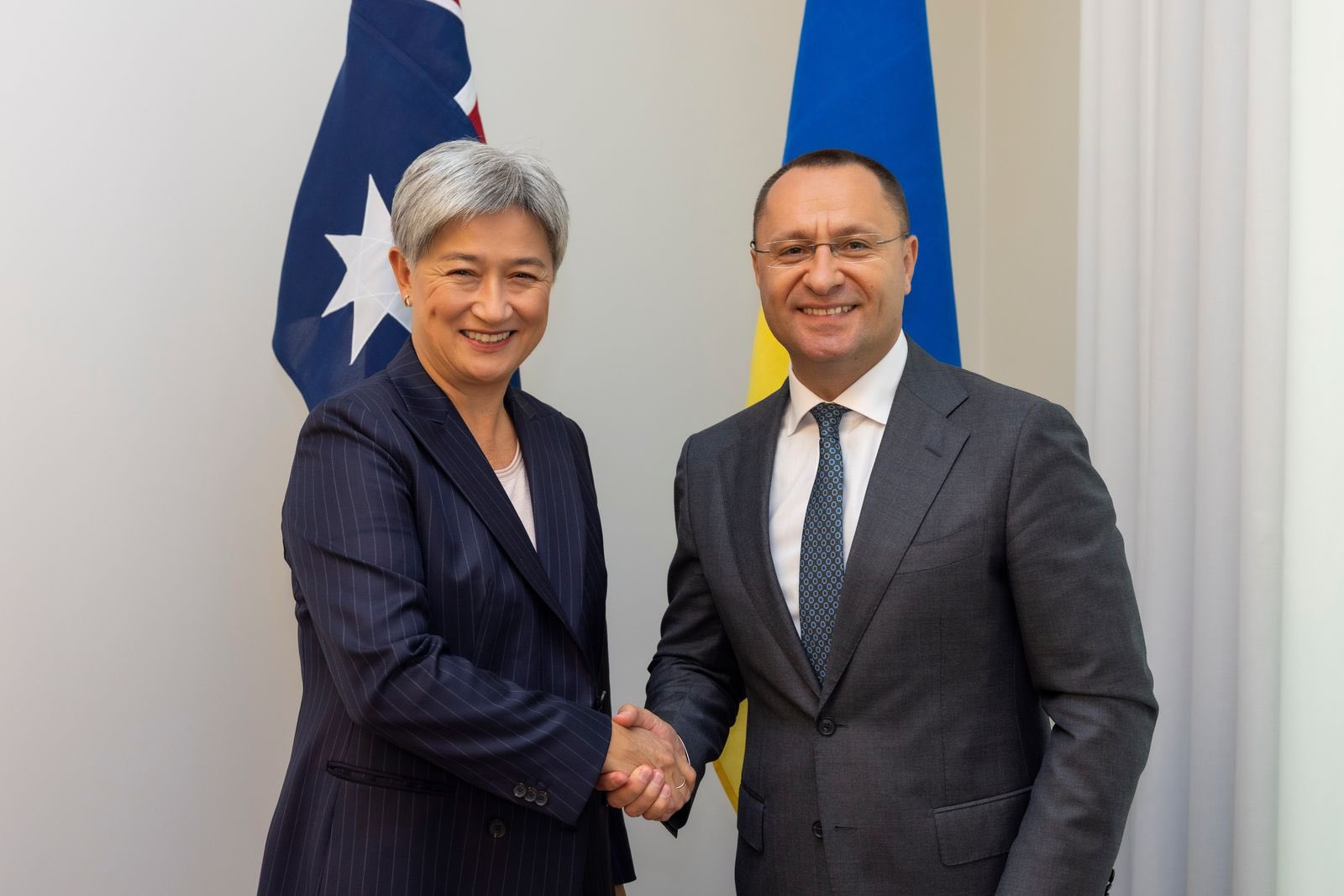 Ambassador of Ukraine to Australia and New Zealand Vasyl Myroshnychenko (right) and Leader of the Australian Government in the Senate Penny Wong (left).