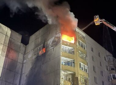 russian drone injures mother children hits ukraine's dolynska high-rise fire apartment building kirovohrad oblast after strike overnight 18 2025 residential ukraine news ukrainian reports