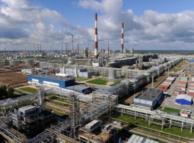 drones targeted oil refinery russia's leningrad oblast about 800 km ukraine kinef 6a817718aec57f411df14161110b338a unmanned aerial vehicles kirishinefteorgsintez (kinef) northwestern during early hours 8 regional officials news ukrainian reports