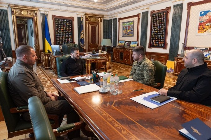 zelenskyy orders new genstaff chief expedite transition corps structure left right presidential office andrii yermak president volodymyr army's staff hnatov defense minister rustem umierov kyiv 17 2025 ze ukraine's has