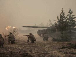 russians increase pressure toretsk redeploy additional forces other directions ukraine says ukrainian soldiers general staff armed force zsu russian intensifying city donetsk oblast increasing number assault operations artillery attacks military