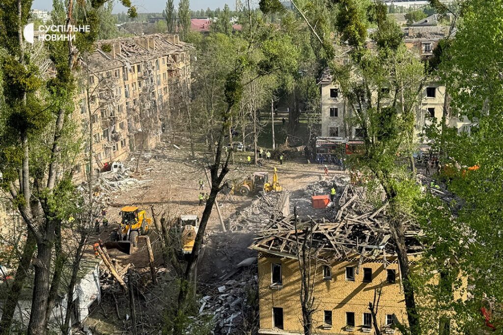 phones heard ringing under rubble two children missing after russia attacks kyiv kills 10 injures dozens damage residential neighborhood russia's missile attack overnight 24 2025 127a72c6-2811-4013-b8b5-9bcb57896b28 ukraine news ukrainian reports