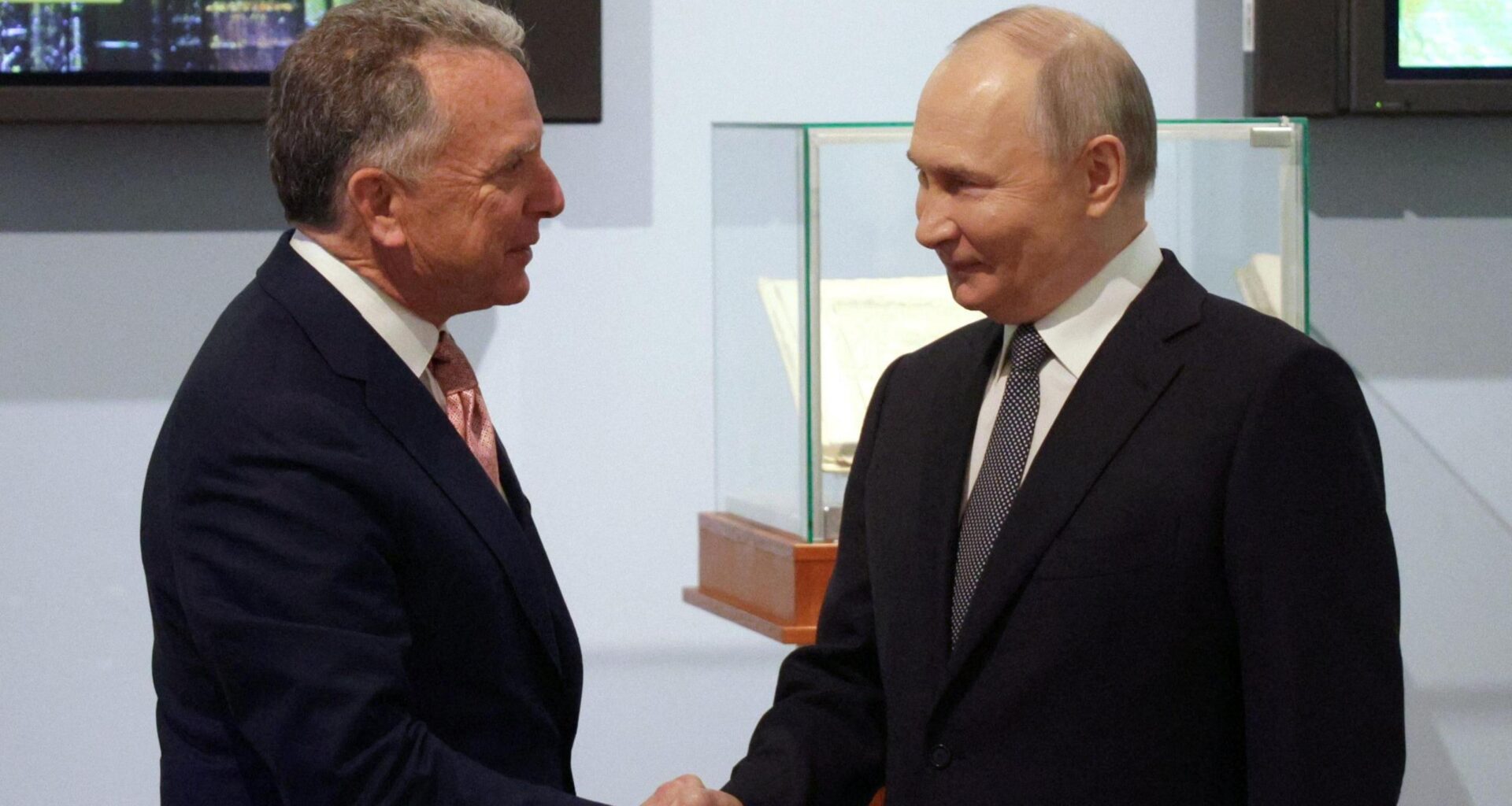 ftwitkoff cancels moscow trip kremlin snubs 22-point us-ukraine-european-backed ceasefire plan middle east special envoy steve witkoff (left) welcomed russian president vladimir putin (right) st petersburg 11 2025 met officials told