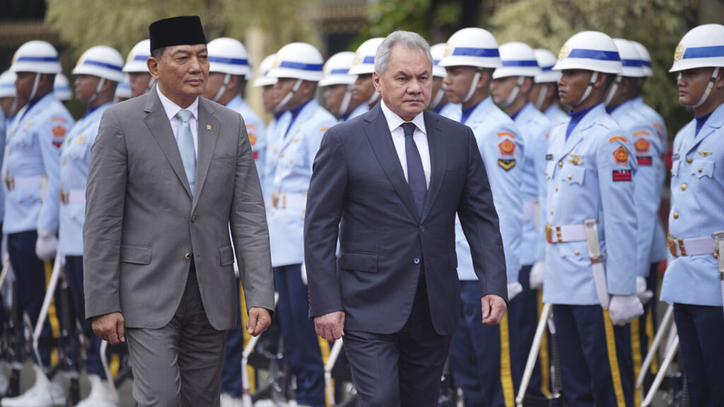 Indonesia's Defense Minister and russian shoigu