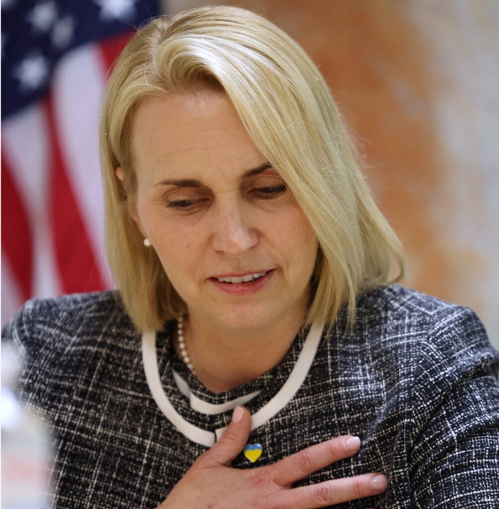 US Ambassador to Ukraine suddenly remembers who’s firing the missiles (when they hit Kyiv)