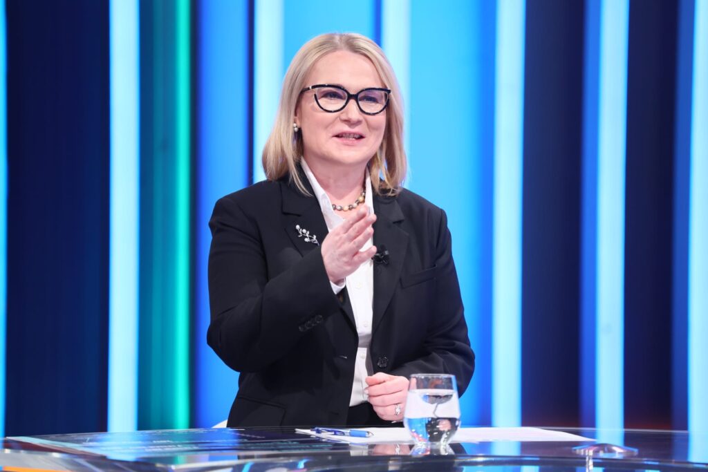 czech initiative delivers 400000 more shells ukraine end defense minister jana černochová confirmed czechia helped arrange delivery about 15 million artillery 2024 republic delivered additional large-caliber 2025 announced 27 prima