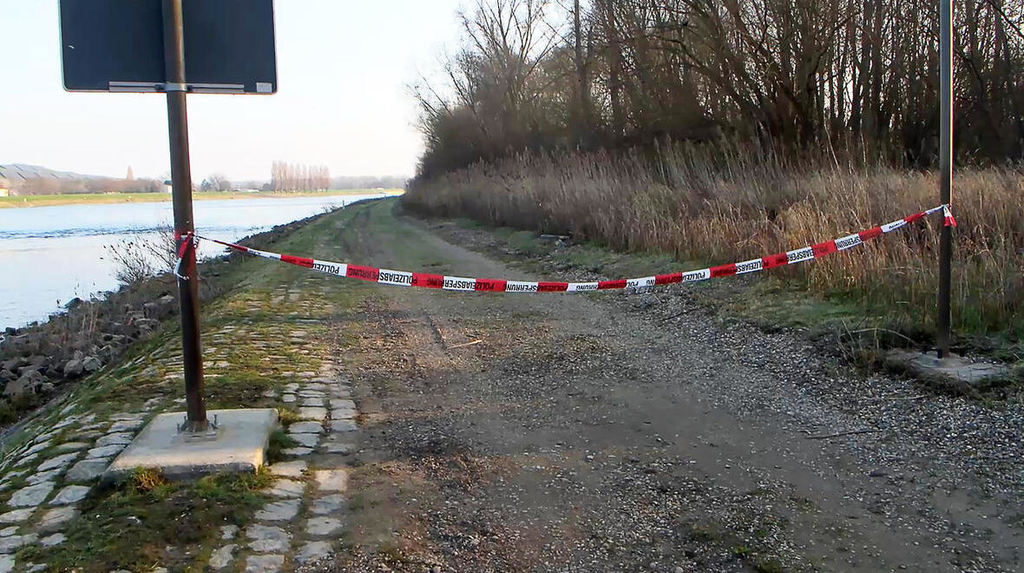 The body of a woman was found on the Rheindamm in Hockenheim. C