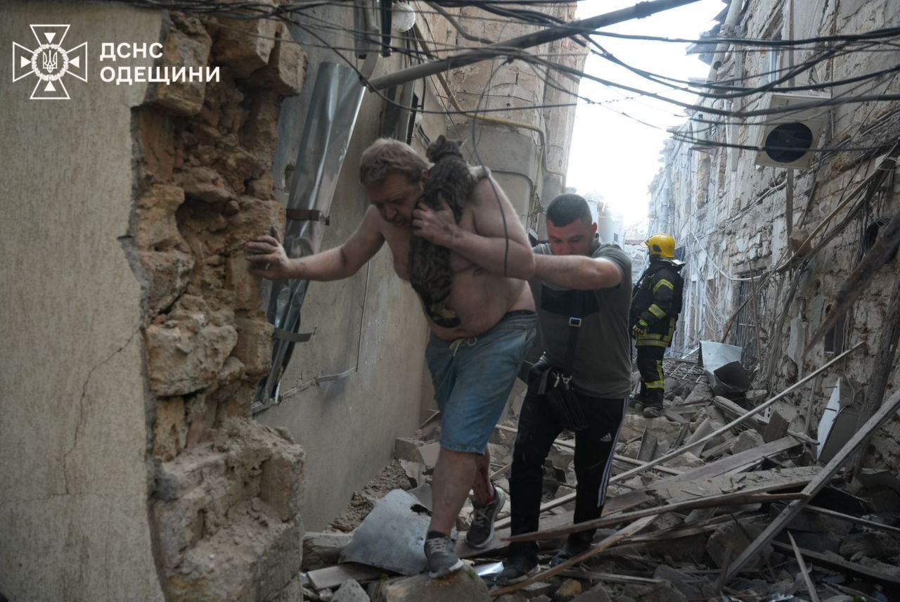 russia targeted ukraine 440 drones 32 missiles deadly overnight attack ukrainian air force says emergency workers rescue man cat after russian odesa 17 2025 service oblast 8499c408-b08a-4b56-a563-094c63a67f16 defenses neutralized 402
