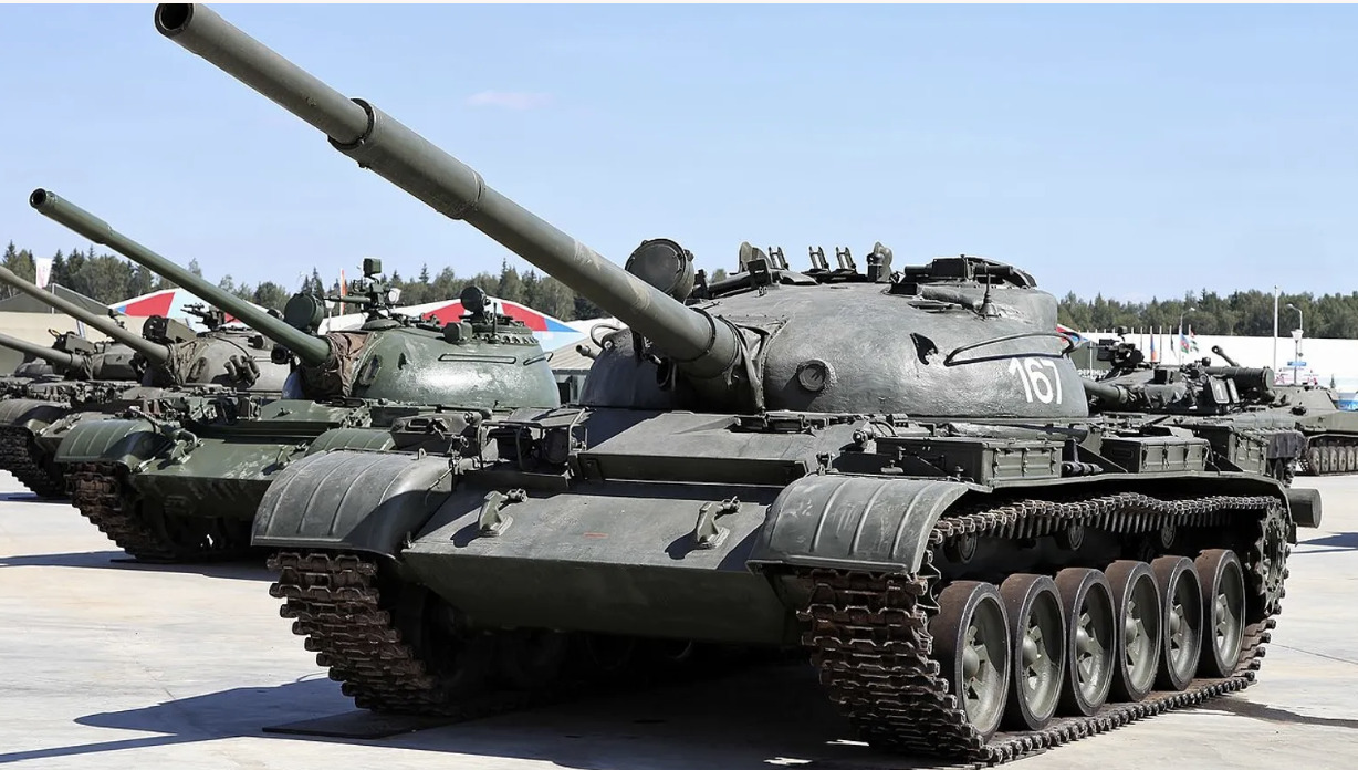 Russian Soviet-era T-62 tanks used now in modern war as Russia faces equipment shortage amid high losses.