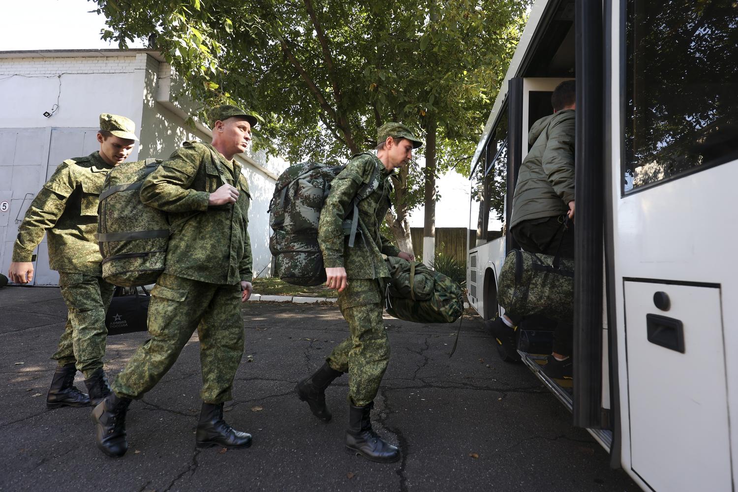 Russian draft mobilization recruits Ukraine war men conscription 2025