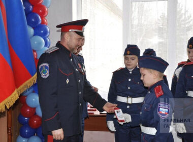 british intelligence russia moves erase ukrainian language occupied schools uniformed russian “don cossack” leads so-called initiation schoolchildren cadets 2022 bolotov school russian-occupied kadiivka — named after eliminated warlord valerii kadiivka-occupied-stakhanov-юрченко-стаханов-посвящение-в-кадеты-шк-им-болотова-2022-01-27-1