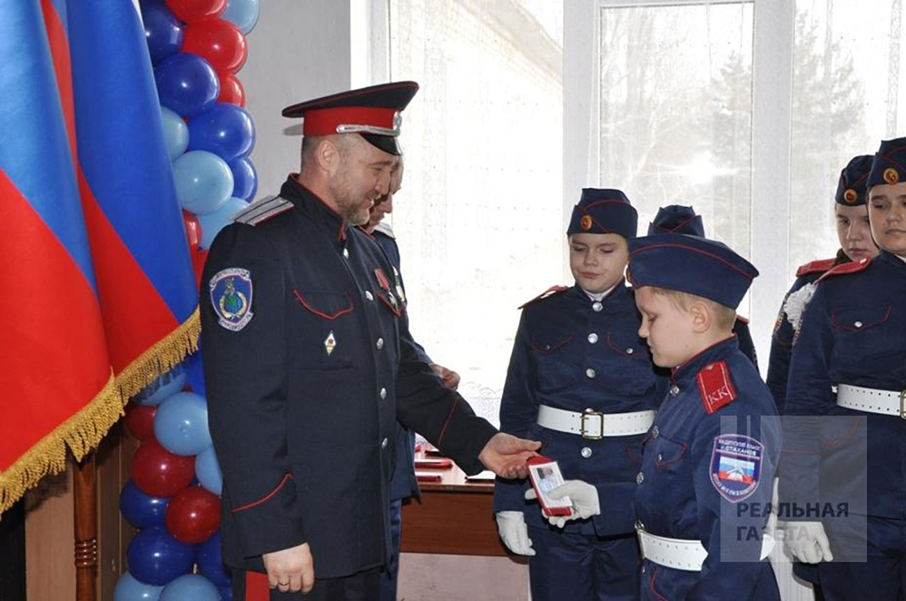 british intelligence russia moves erase ukrainian language occupied schools uniformed russian “don cossack” leads so-called initiation schoolchildren cadets 2022 bolotov school russian-occupied kadiivka — named after eliminated warlord valerii kadiivka-occupied-stakhanov-юрченко-стаханов-посвящение-в-кадеты-шк-им-болотова-2022-01-27-1