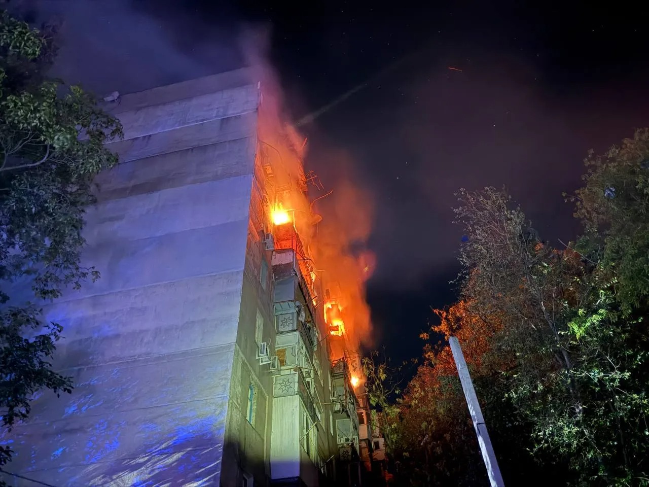 one woman dead child injured odesa russia sends 344 drones 35 missiles overnight aftermath russia's shahed attack 18-19 2025 telegram/hennadii trukhanov apartment building fire resumed full-scale aerial strikes after several