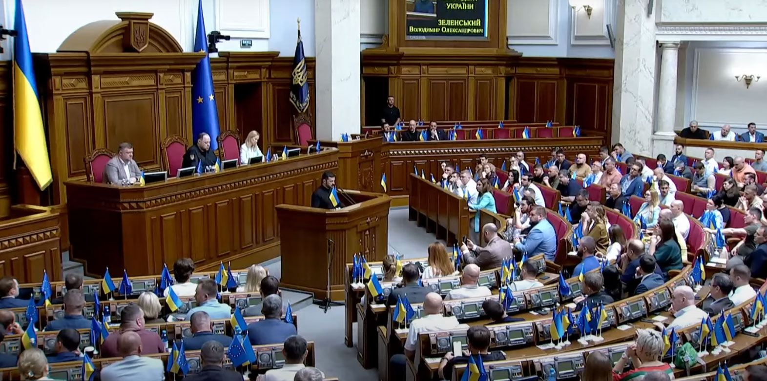zelenskyy demands reshuffled cabinet boost local arms 40% 50% frontlines ukrainian president volodymyr addressing parliament cainet ministers 17 2025 youtube/office ukraine rada-new-govt-zelenskyy gave six months ramp up production battlefield news