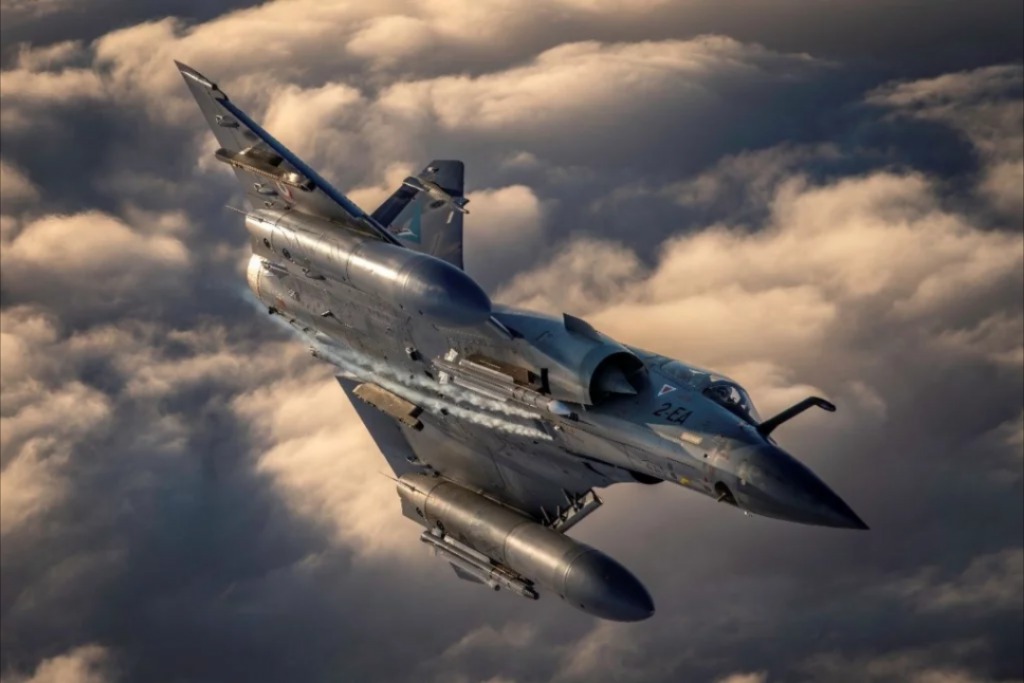 ukraine suffers first mirage-2000 loss pilot ejects survives mirage 2000-5f fighter jet flight french ministry armed forces винищувач mirаge ukrainian air force's crash occurred during evening over 22 when suffered
