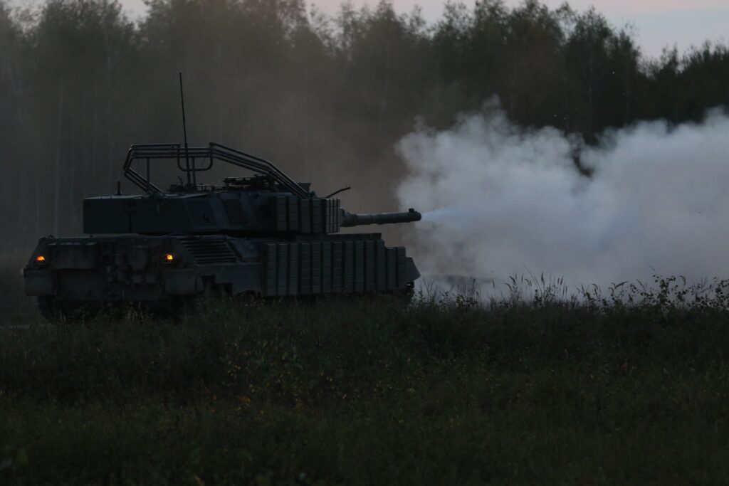 A Leopard 1A5 firing.