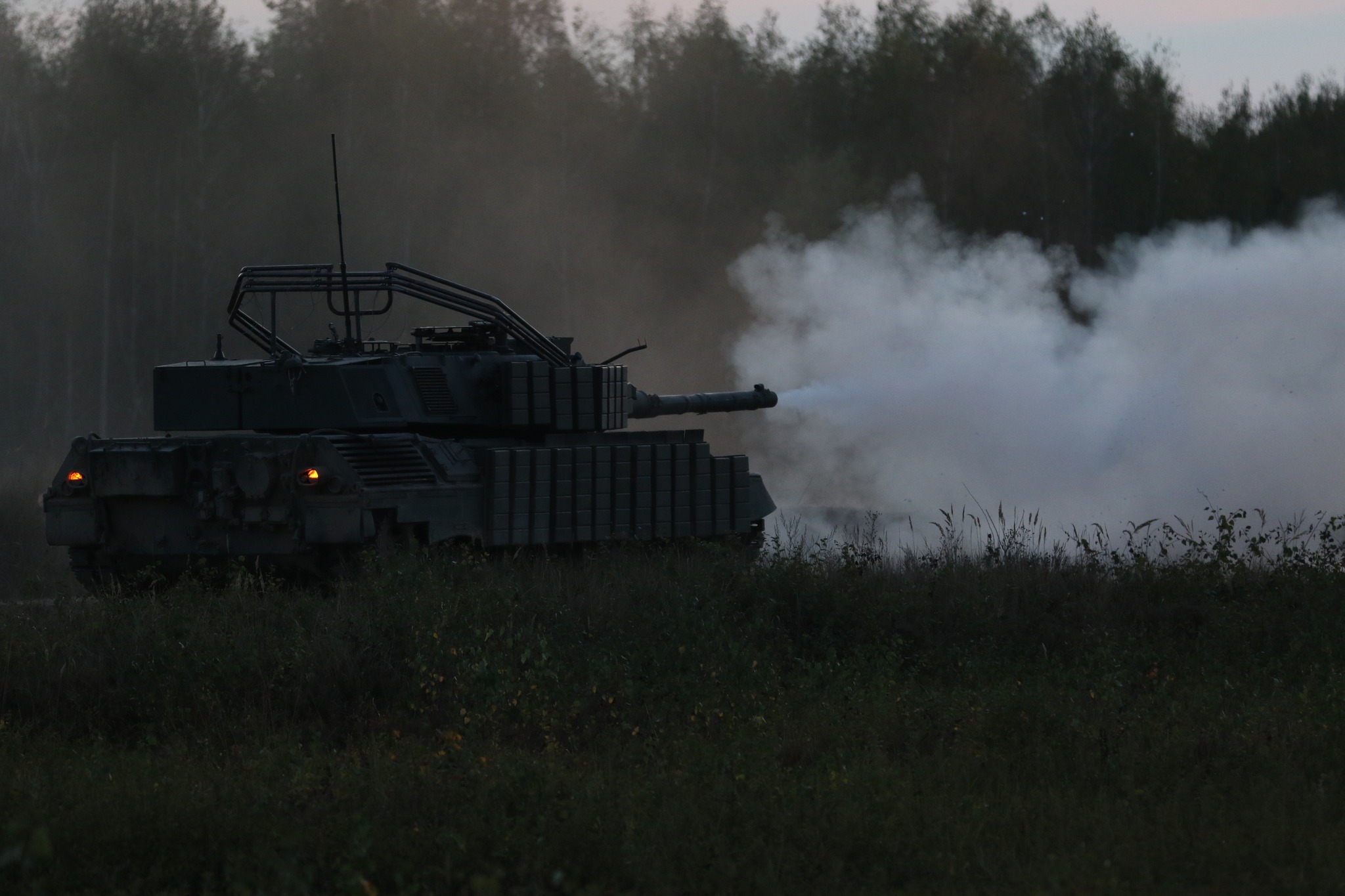 A Leopard 1A5 firing.