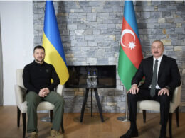 Ukrainian President Volodymyr Zelenskyy (left) and Azerbaijani President Ilham Aliyev (right).