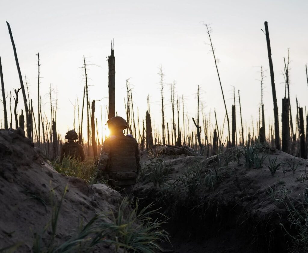 Soldiers Azov Ukrainian trees trenches