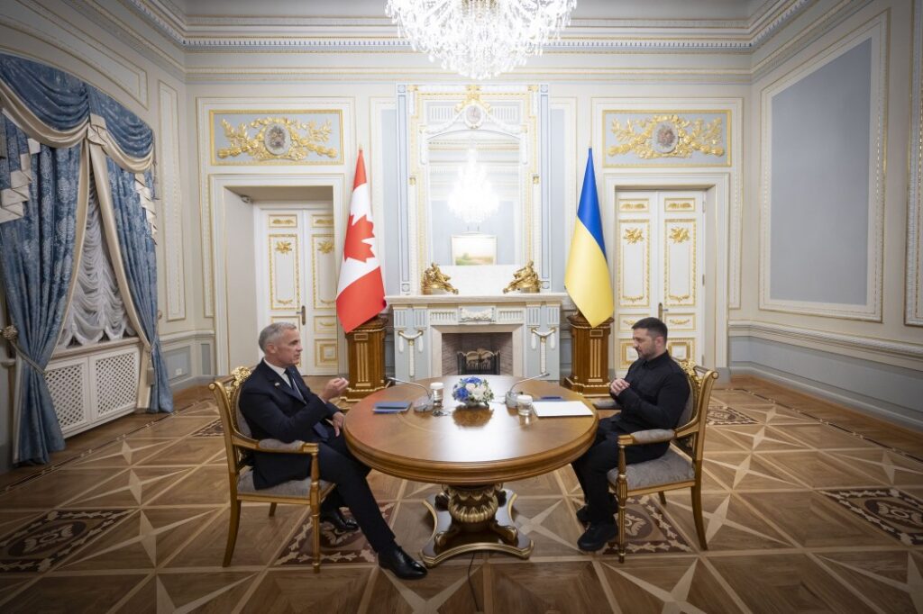 Ukrainian President Volodymyr Zelenskyy greets Canadian Prime Minister Mark Carney in Kyiv on 24 August 2025 during Ukraine's Independence Day ceremonies. Photo: President's Office