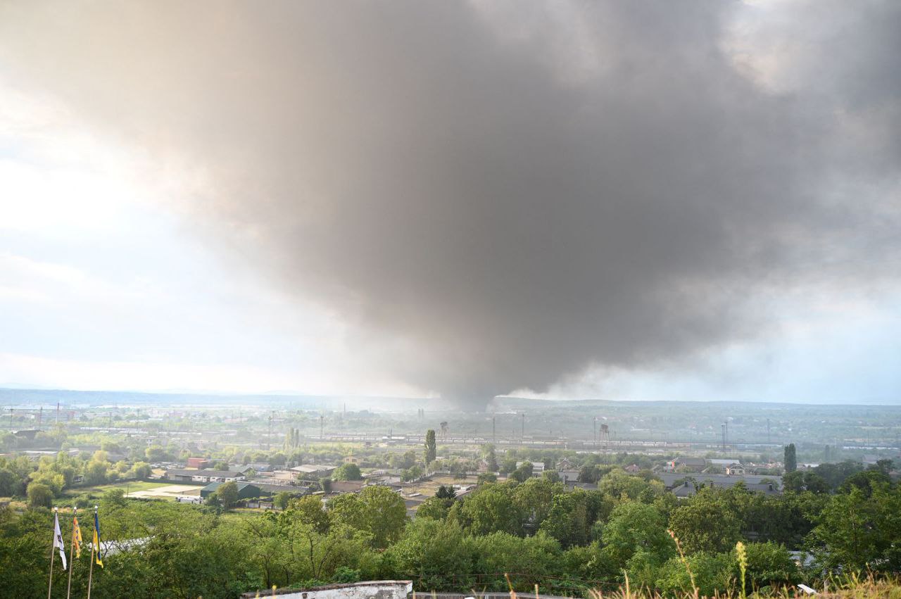 massive russian air attack hits ukraine 574 drones 40 missiles including city near hungarian border smoke rises zakarpattia oblast after missile strike mukachevo 21 2025 b9e04c98-aad7-450c-8b4b-7fa77cb60dbf kalibr struck american factory
