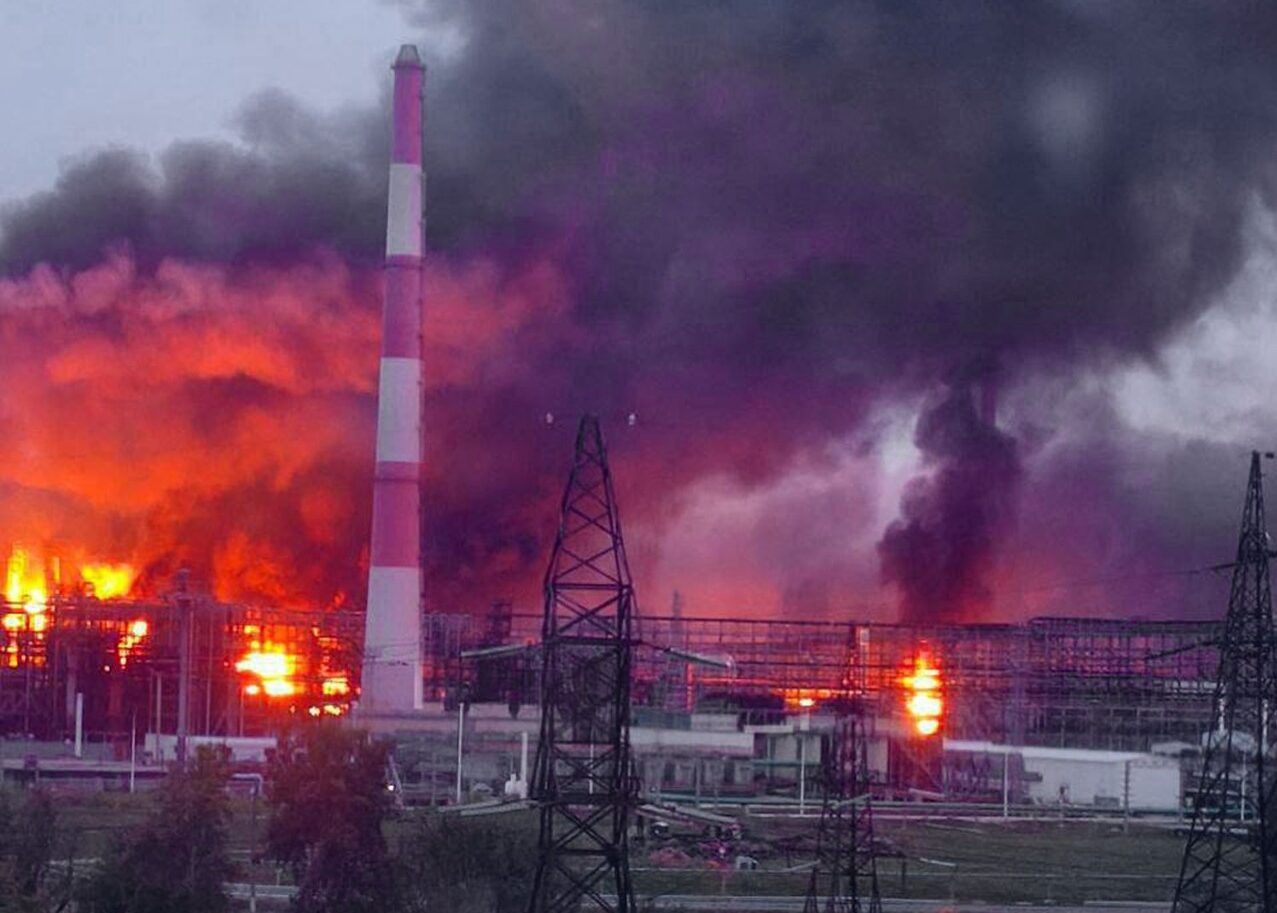 ukraine’s uavs swarm deep russia samara krasnodar krai refineries burns train depot goes dark fires kuybyshevsky oil refinery russia's after drone attack 28 2025 telegram/exilenova+ oil-depot-on-fire-samara-5008117500373742143 ukraine continues its campaign