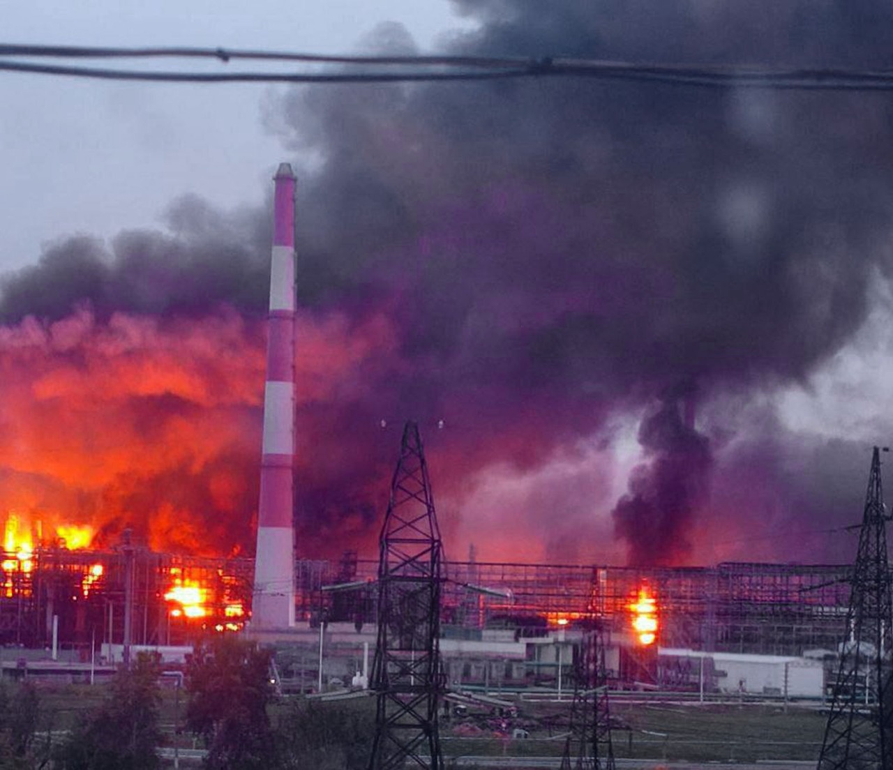 ukraine’s uavs swarm deep russia samara krasnodar krai refineries burns train depot goes dark fires kuybyshevsky oil refinery russia's after drone attack 28 2025 telegram/exilenova+ oil-depot-on-fire-samara-5008117500373742143 ukraine continues its campaign