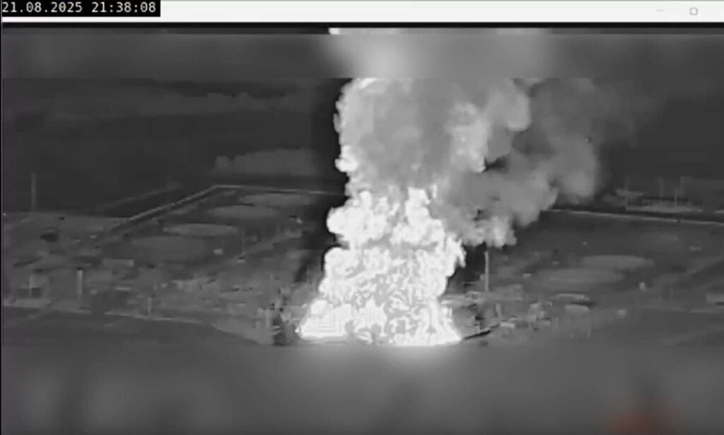 Flames engulf the Unecha oil pumping station in Bryansk oblast after a Ukrainian drone strike late on 21 August 2025. Source: Telegram/