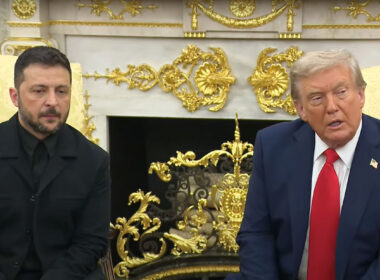 trump claims breakthrough ukraine-russia peace talks — kremlin pretends hear ukrainian president volodymyr zelenskyy (l) donald (r) during meeting oval office 18 2025 / white house zelenski-trump institute study war