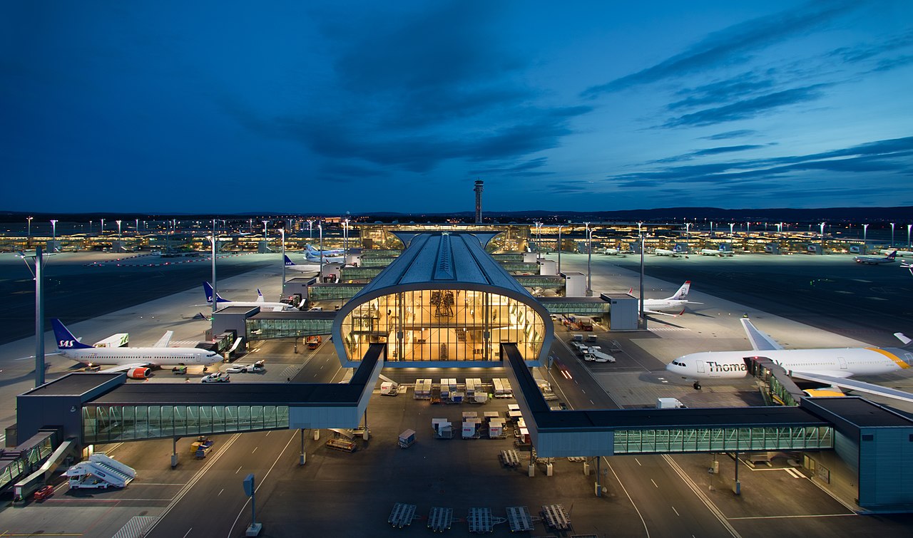 drone activity halts flights denmark norway — airports copenhagen oslo were temporarily closed view airport dusk avinor lufthavn/espen solli 1280px-oslo_airport_terminal_night_view two major nordic shut down overnight due sightings resumed operations