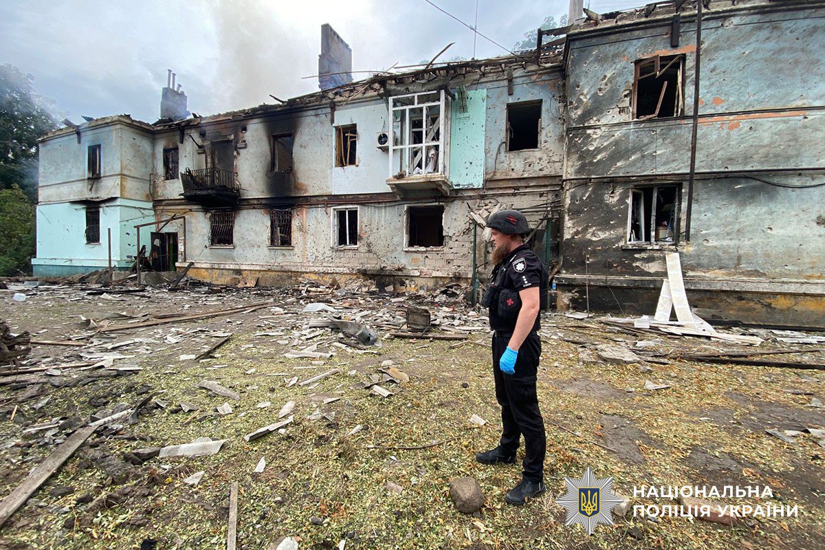Destroyed apartment facades and debris in Kostiantynivka, Ukraine, following a Russian FAB-250 airstrike.
