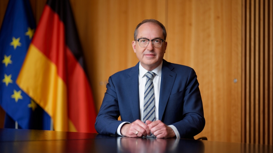 germany let its army shoot down drones—because threat now “very concrete” germany’s federal minister interior alexander dobrindt henning schacht / bmibundde pressefoto-dobrindt-flaggen german authorities preparing legal changes allow armed forces—the