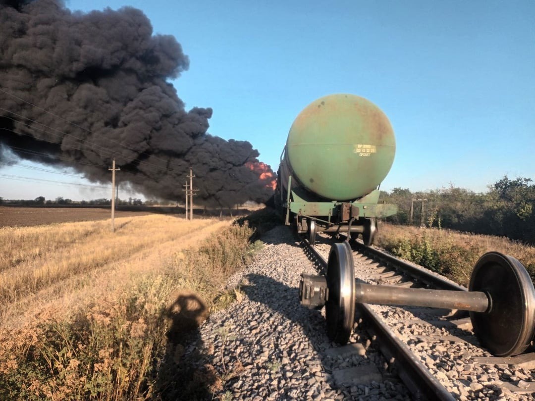 two months later russia still can’t clear single destroyed train occupied part zaporizhzhia oblast · post russian fuel 19 2025 tg/dosye shpiona dewatermarkai_1756135289982 ukraine news ukrainian reports