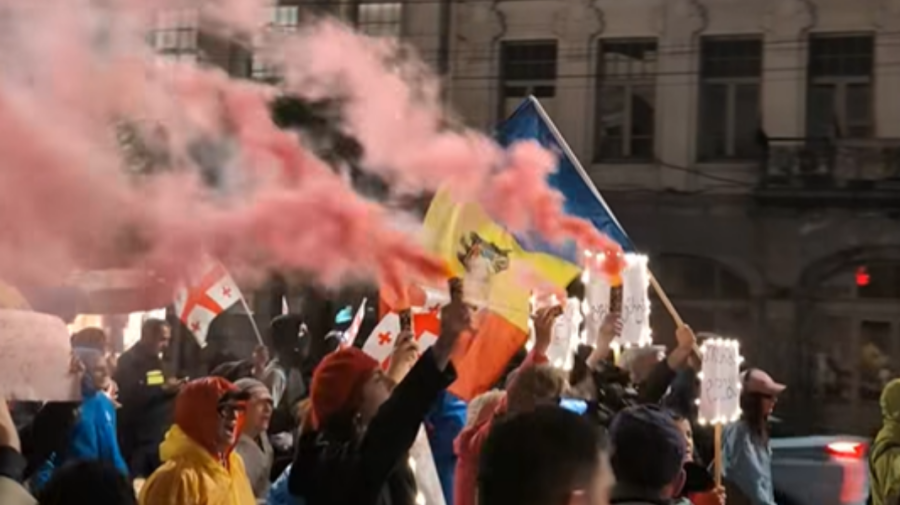 Protesters in Tbilisi hold Moldovan flag during the unrest in the result of the local elections