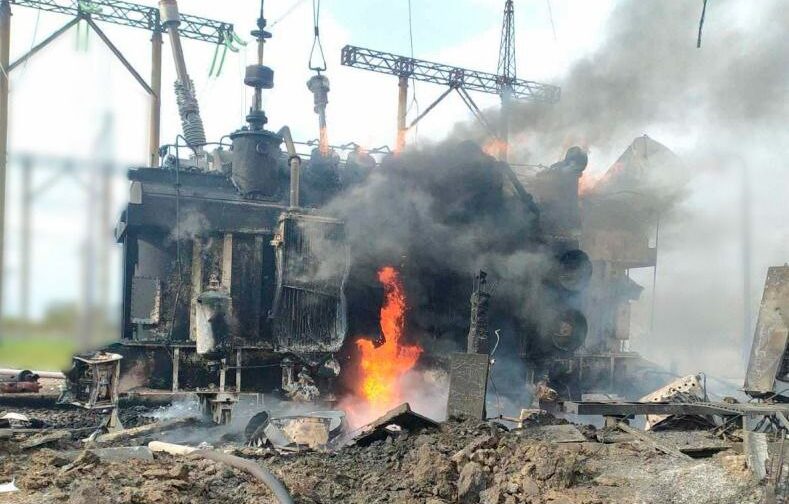 Result of a Russian attack on an Ukrenego electricity substation.