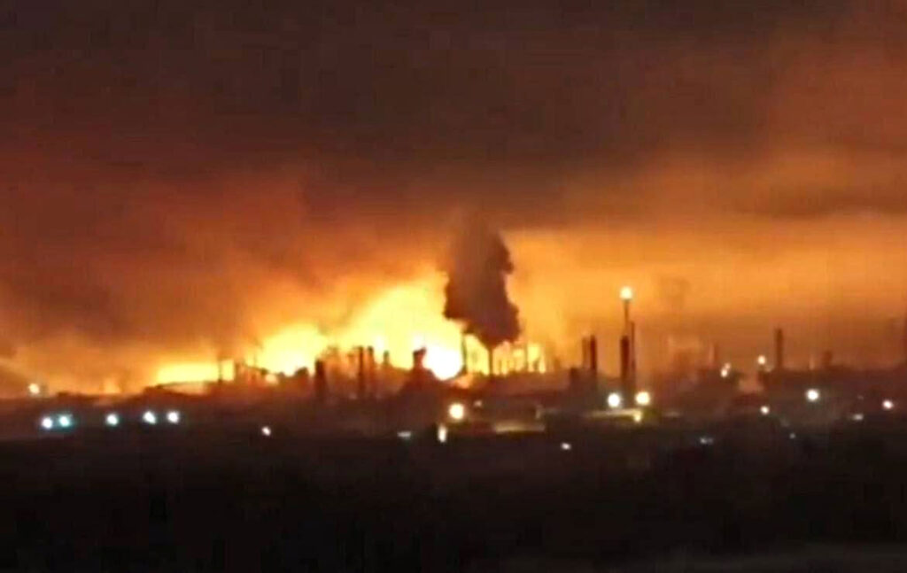 russia's kstovo refinery burns again ukraine continues striking nodes russia’s war economy · post fire lukoil during night 3–4 2025 following ukrainian drone strike fire-in-kstovo locals reported series loud explosions