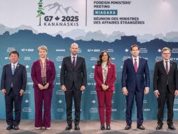 Nine foreign ministers from G7 nations and EU standing in formal group photo against teal backdrop with G7 2025 Kananaskis logo and mountain graphics at Niagara Foreign Ministers' Meeting